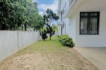 Summerglades, Perdana Lakeview West