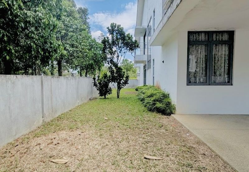 Summerglades, Perdana Lakeview West