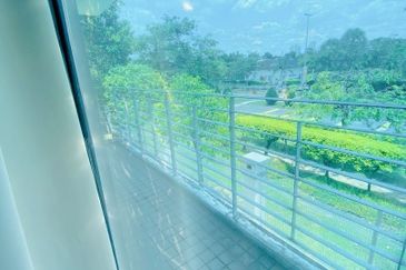 Summerglades, Perdana Lakeview West