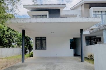 Summerglades, Perdana Lakeview West