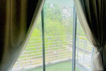 Summerglades, Perdana Lakeview West