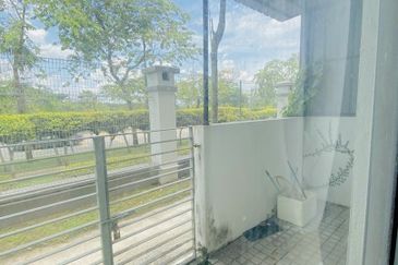 Summerglades, Perdana Lakeview West