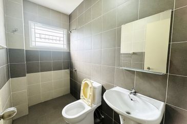 Albury 2, Taman Tasik Senangin