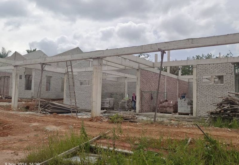 TAMAN PUTERI - POKOK SENA