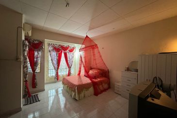 Bandar Laguna Merbok