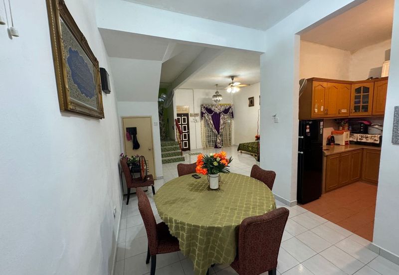 Bandar Laguna Merbok