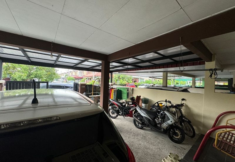 Bandar Laguna Merbok