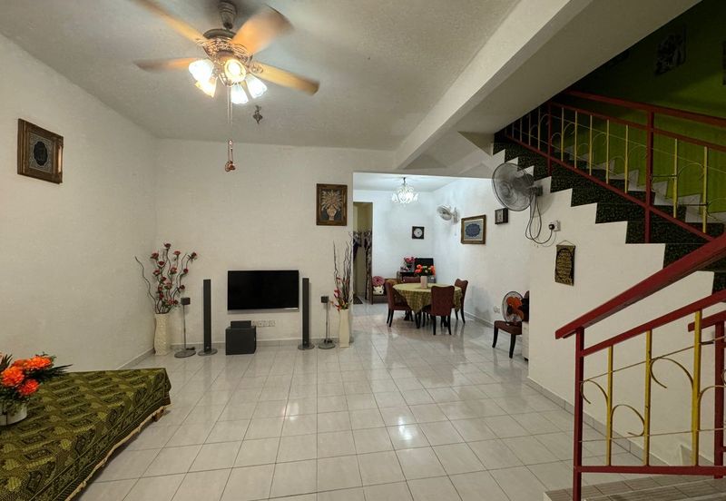 Bandar Laguna Merbok