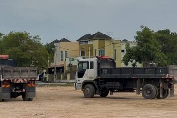 TAMAN MAWAR (HUTAN KAMPUNG)