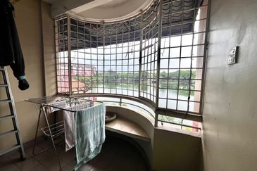 Kekwa Apartment @ Putra Perdana