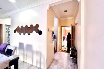 Kekwa Apartment @ Putra Perdana