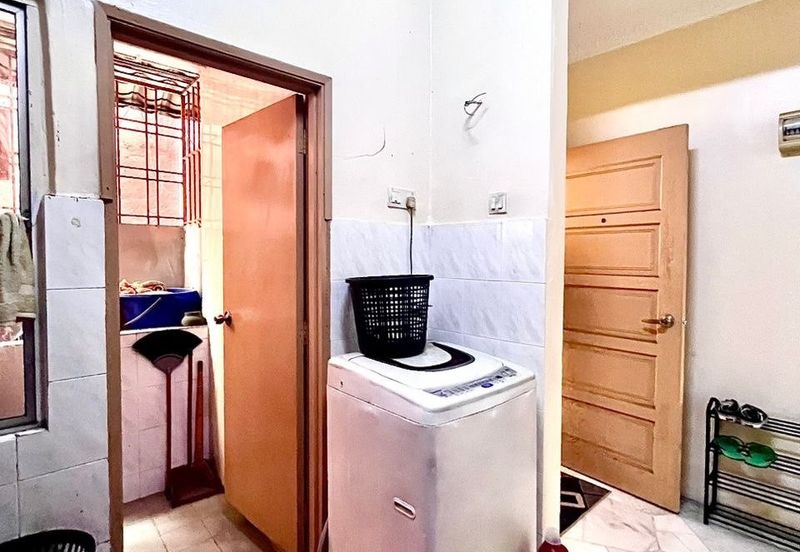 Kekwa Apartment @ Putra Perdana