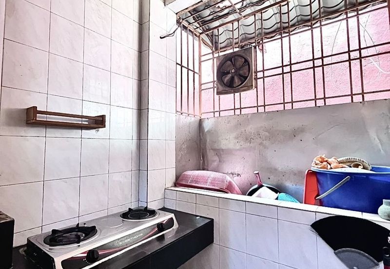 Kekwa Apartment @ Putra Perdana