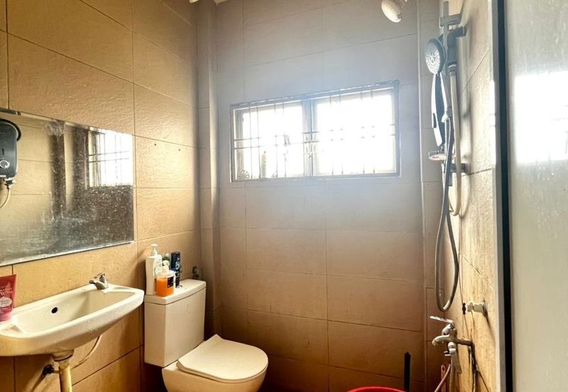 Kekwa Apartment @ Putra Perdana