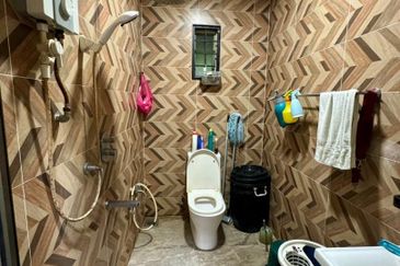 Jalan Spektrum U16 @ Taman Bukit Subang