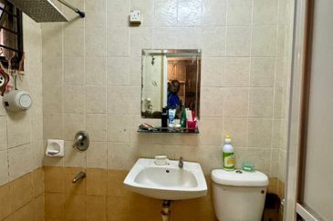 Jalan Spektrum U16 @ Taman Bukit Subang