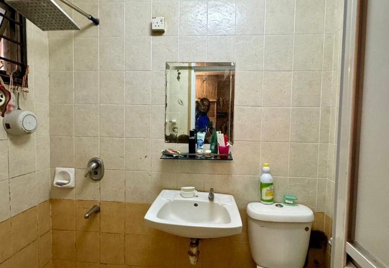 Jalan Spektrum U16 @ Taman Bukit Subang