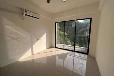 THE COVE HILLSIDE RESIDENCE