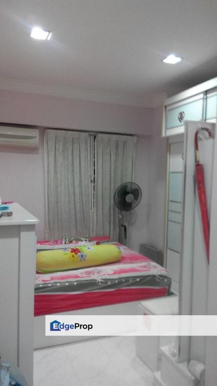 Near NSK > Big Unit , 2Car Park , 1000sf , 3Rooms 2Bath, Selangor, Cheras South