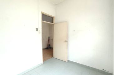 BANDAR LAGUNA MERBOK (SESEBUAH)