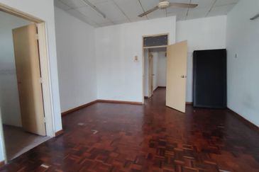 BANDAR LAGUNA MERBOK (SESEBUAH)