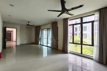 Alam Desa, Precinct 15