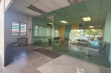 Nice Renovation Ground Floor Shop Lot For Rent 