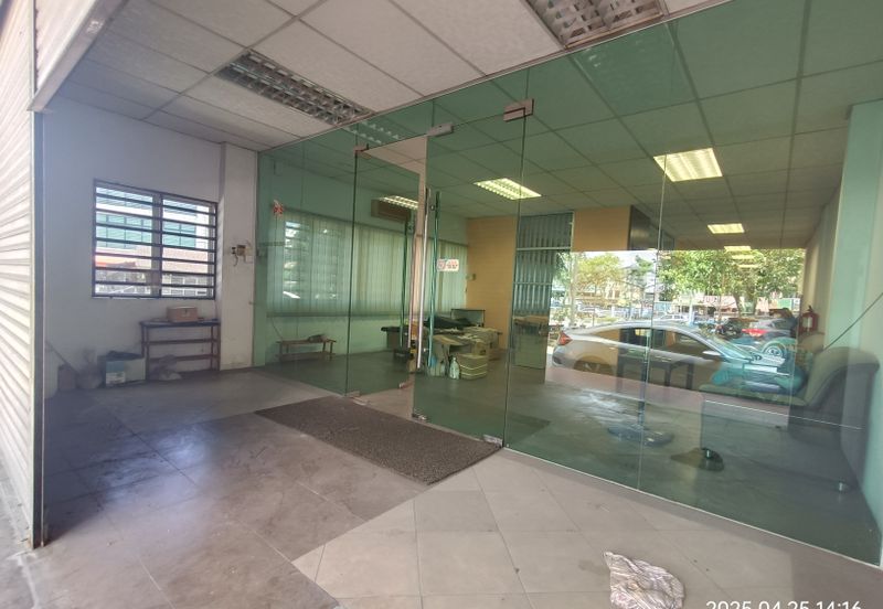 Nice Renovation Ground Floor Shop Lot For Rent 