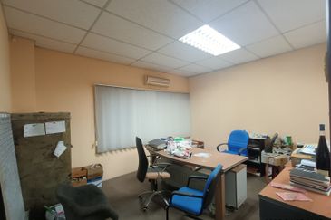 Nice Renovation Ground Floor Shop Lot For Rent 