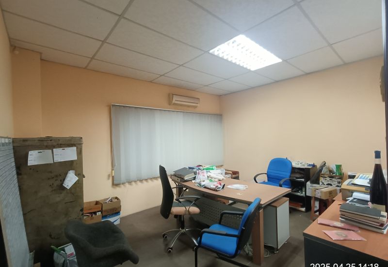 Nice Renovation Ground Floor Shop Lot For Rent 