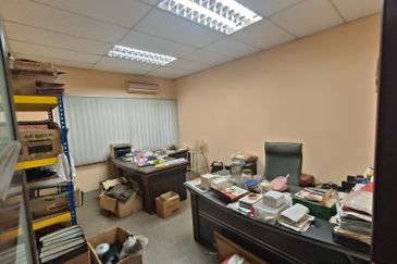 Nice Renovation Ground Floor Shop Lot For Rent 