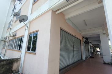Nice Renovation Ground Floor Shop Lot For Rent 