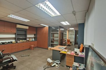 Nice Renovation Ground Floor Shop Lot For Rent 