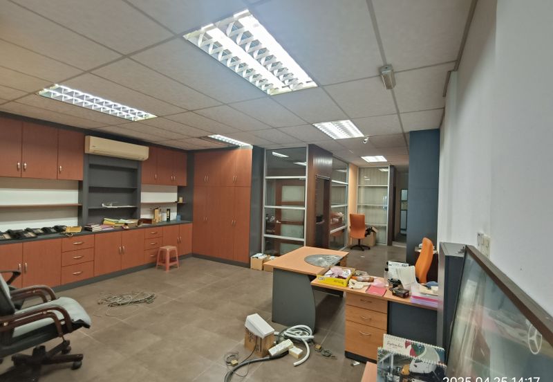 Nice Renovation Ground Floor Shop Lot For Rent 