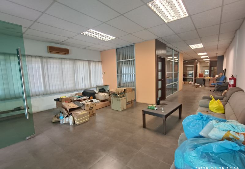 Nice Renovation Ground Floor Shop Lot For Rent 