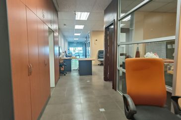 Nice Renovation Ground Floor Shop Lot For Rent 