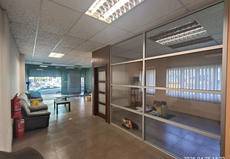 Nice Renovation Ground Floor Shop Lot For Rent 