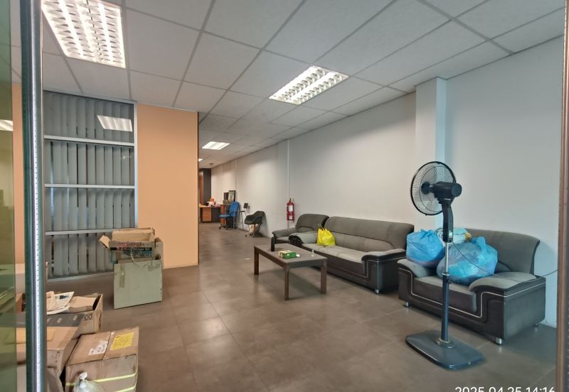 Nice Renovation Ground Floor Shop Lot For Rent 