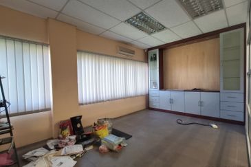 Nice Renovation Ground Floor Shop Lot For Rent 