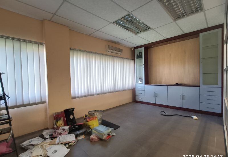 Nice Renovation Ground Floor Shop Lot For Rent 