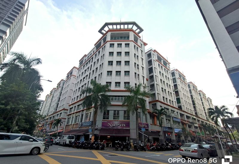 QUEEN'S AVENUE @ PLAZA 393