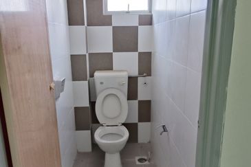 Meru Impian Frist & Second Shop Lot