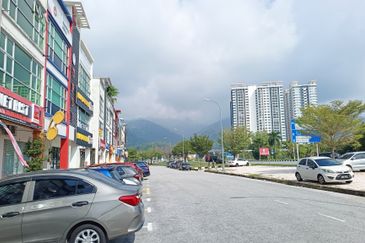 Meru Impian Frist & Second Shop Lot