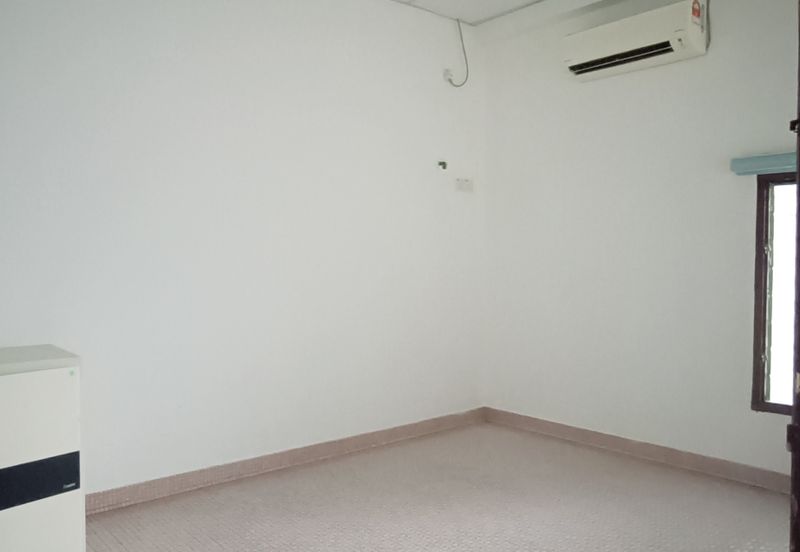 Jalan Kampar Nice First Floor Shop For Rent 
