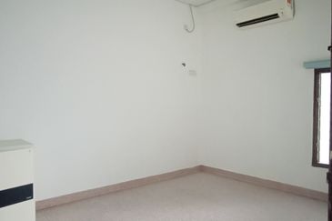 Jalan Kampar Nice First Floor Shop For Rent 