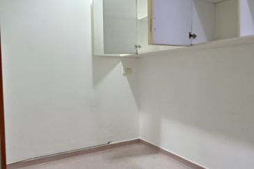 Jalan Kampar Nice First Floor Shop For Rent 