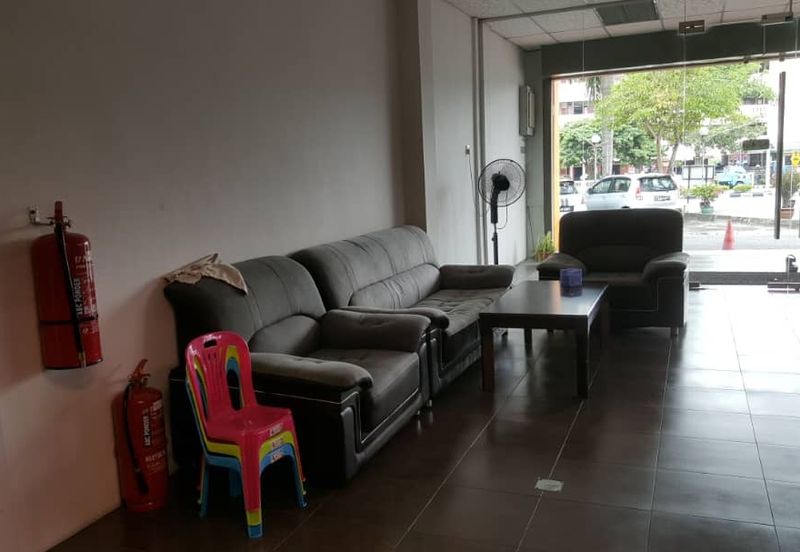 Nice Renovation Ground Floor Shop Lot For Rent 