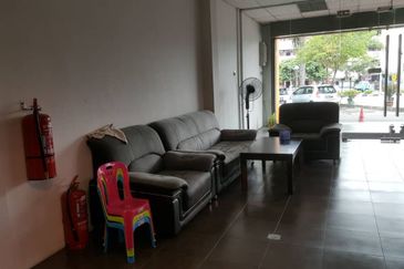 Nice Renovation Ground Floor Shop Lot For Rent 