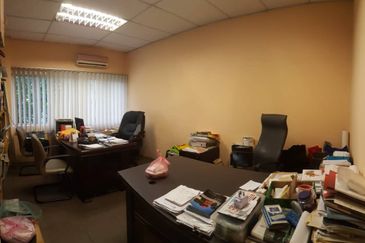 Nice Renovation Ground Floor Shop Lot For Rent 