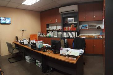 Nice Renovation Ground Floor Shop Lot For Rent 